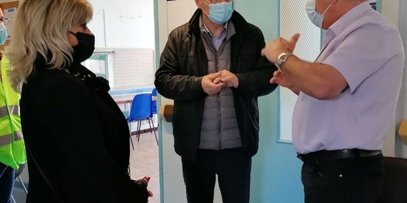 Pascale Fontenel Personne, Hervé Roncière et Pierre Besnard, Directeur du Centre de vaccination