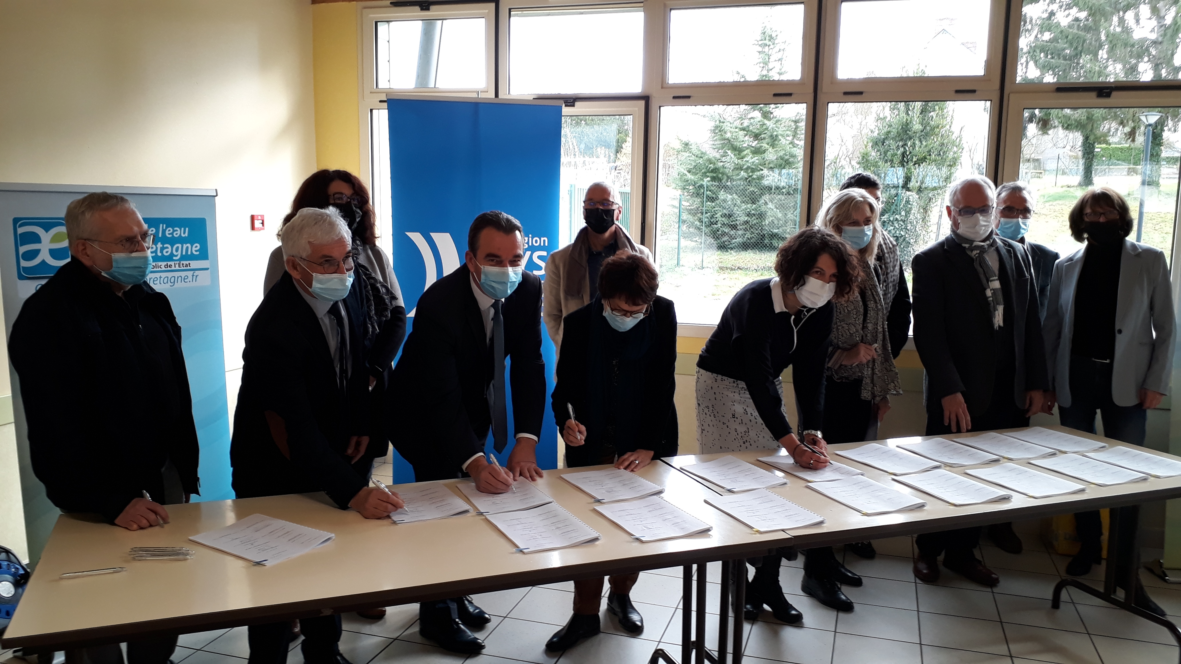 Lors de la signature. Crédits: Adrien Launay.