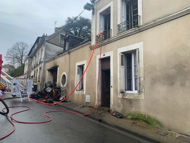 Le feu a démarré vers 2h du matin le 1er février, dans le centre-ville de Château-du-Loir.