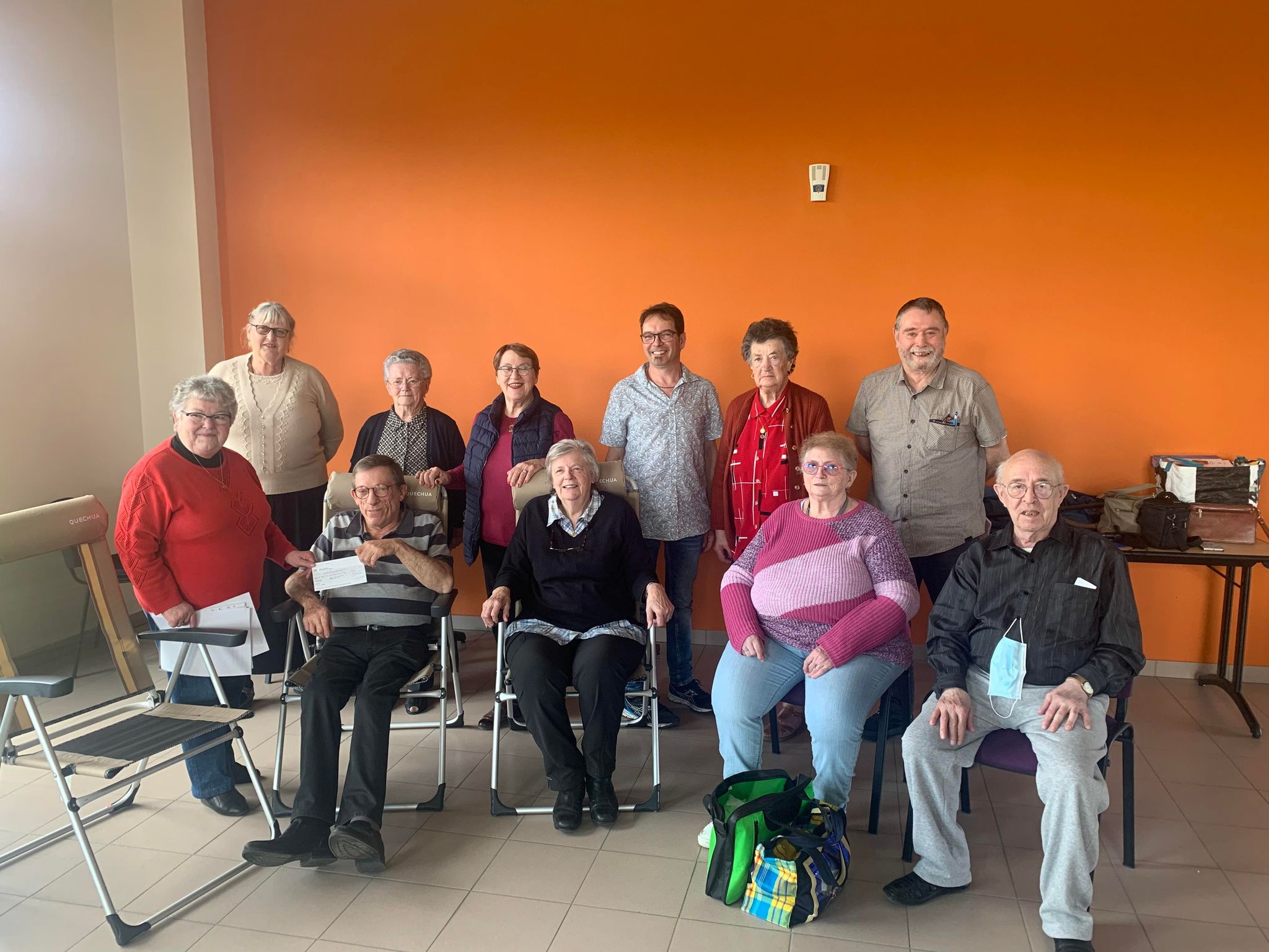 Lors de la remise du chèque à Aubigné-Racan.