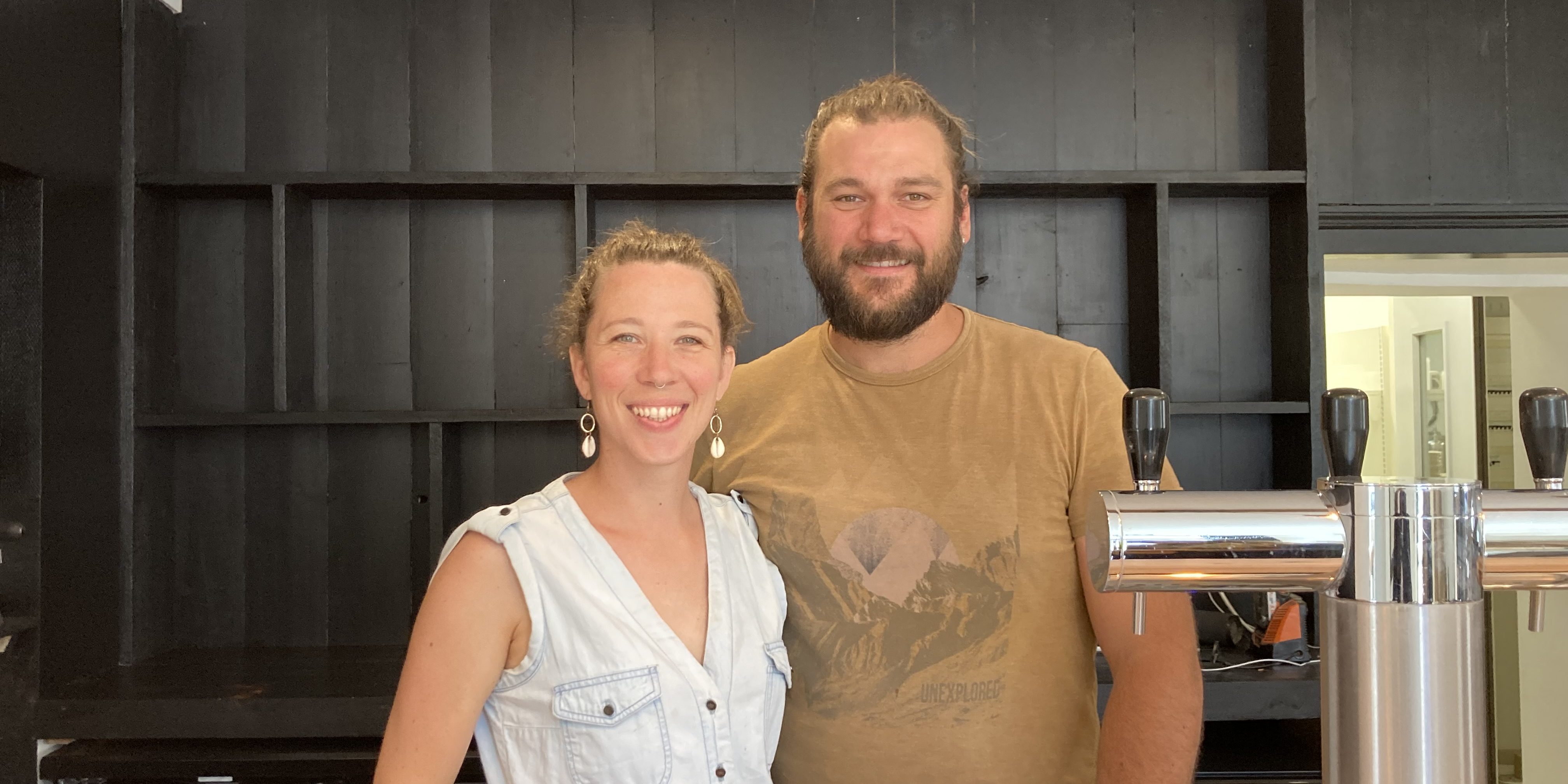 Charlotte et Maxime Renay, quelques jours avant l’ouverture de “La Bonne Pioche”, à Marçon.