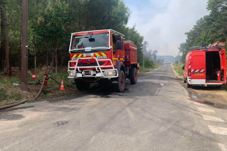 Un important feu est en cours entre Téloché et Ruaudin, dans la Sarthe.