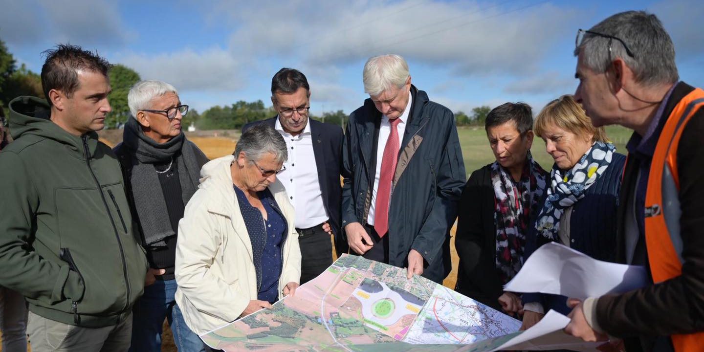 Lors de la visite des élus. Crédits : Département de la Sarthe