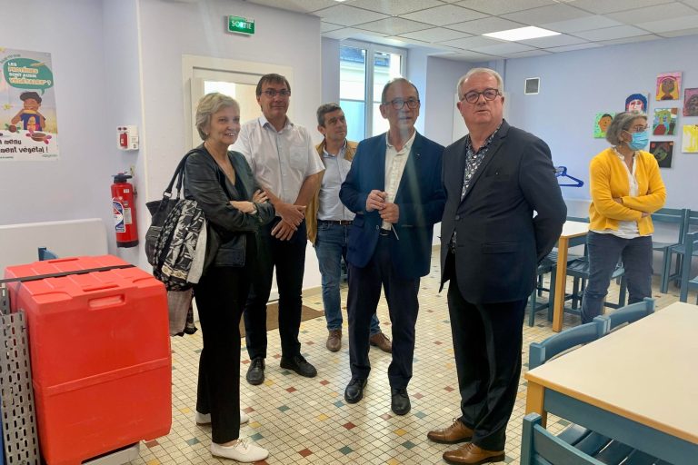 Les élus ont découvert les locaux de la nouvelle cantine de Chahaignes.