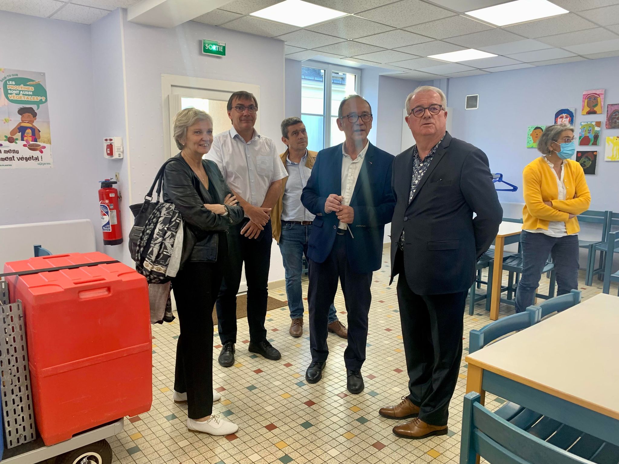 Les élus ont découvert les locaux de la nouvelle cantine de Chahaignes.