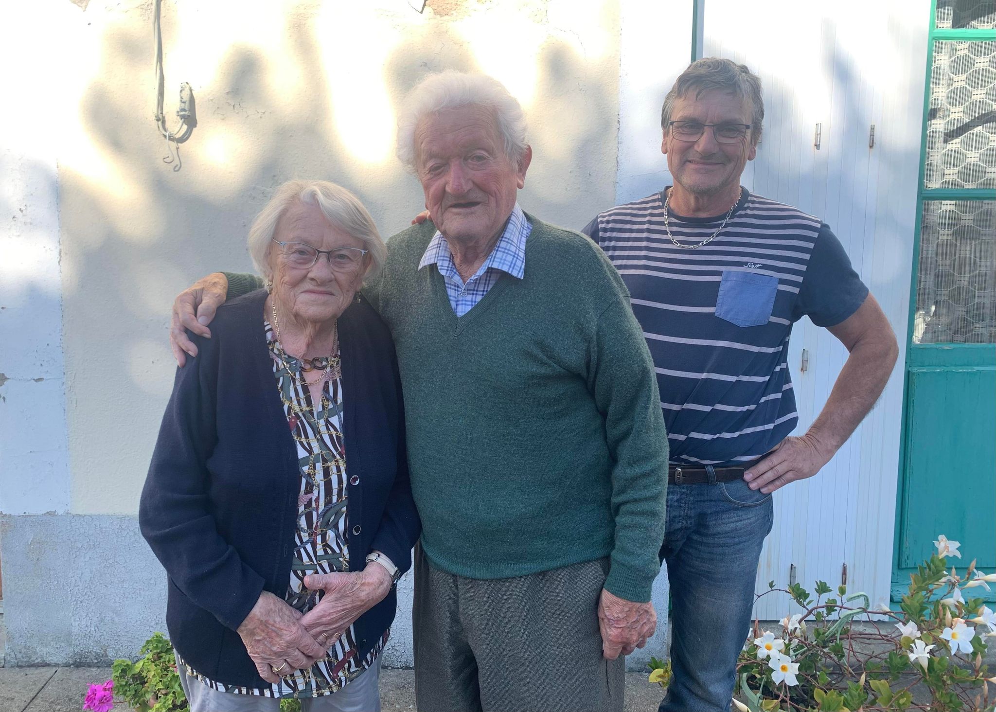 Lucette et Raymond Lebrun, près de leur fils, Philippe.