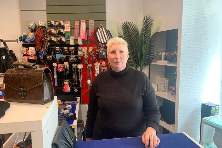 La deuxième partie de son commerce s'appellera KelonariSeb, un clin d'oeil au frère de Valérie Rolland.