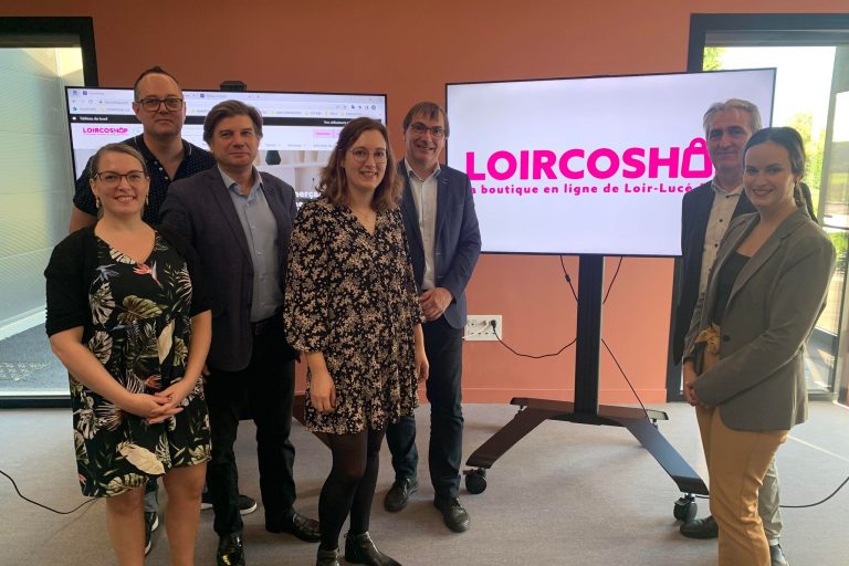 Lors du lancement de Loircoshop, dans les locaux de Loircowork, à la Chartre-sur-le-Loir.