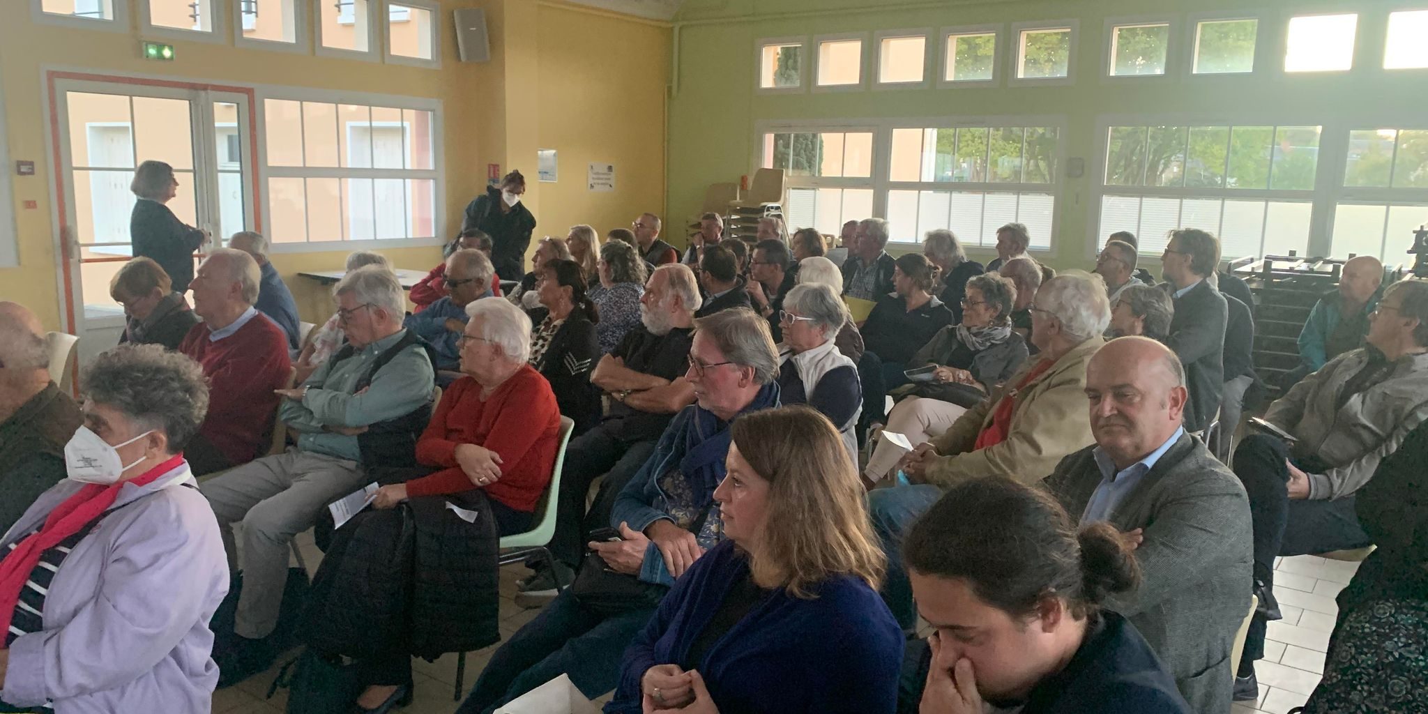 Lors de la réunion publique.