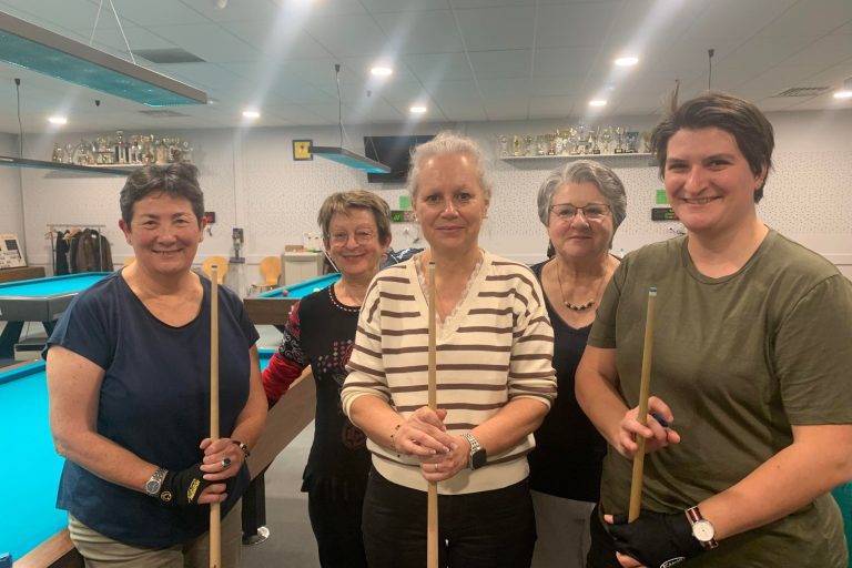 Trois femmes ont participé au premier tournoi de l'histoire du billard club castélorien.