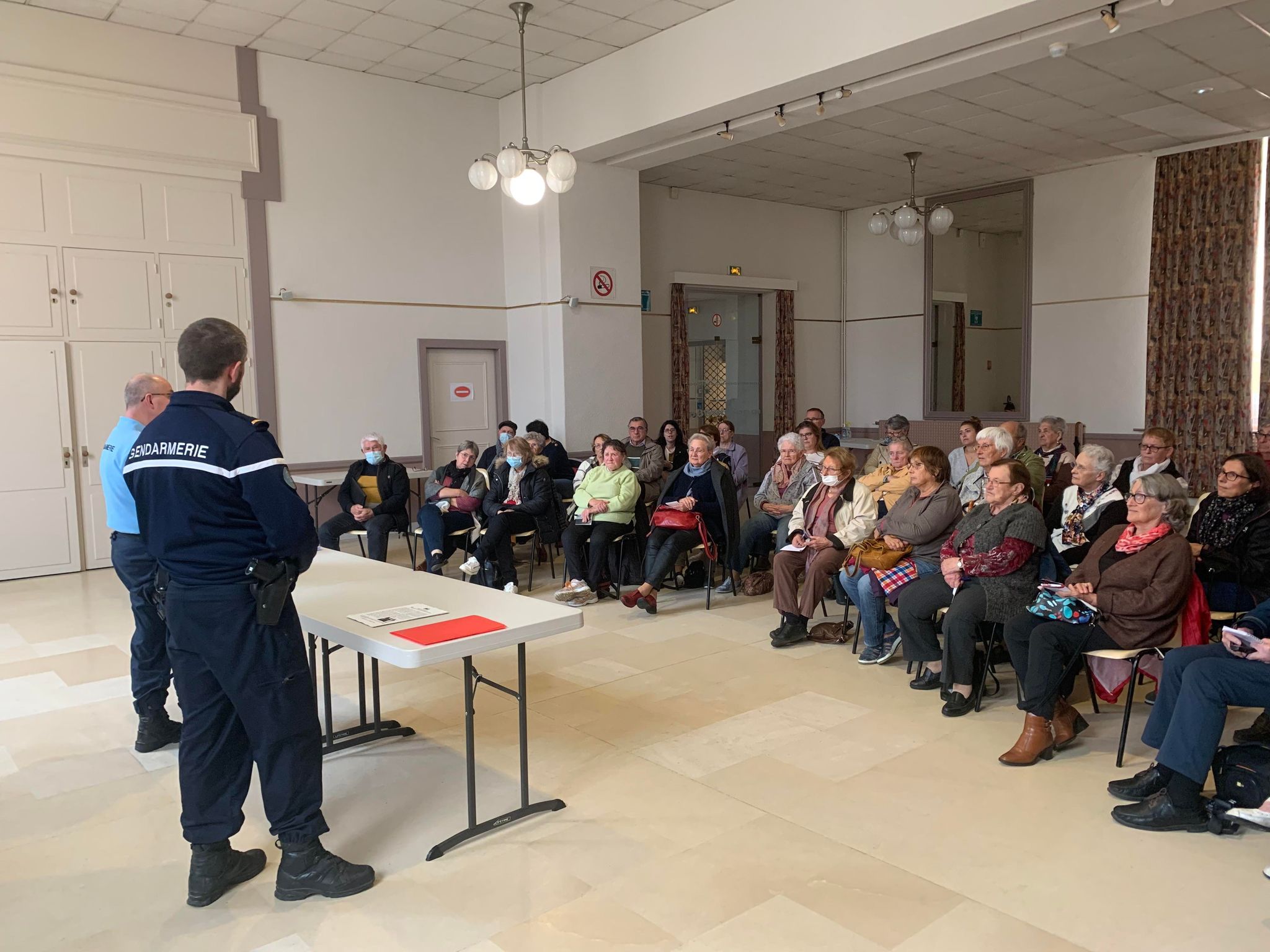 Lors de la conférence, les gendarmes ont également abordé le thème des caméras de surveillance et la question du droit à l'image.