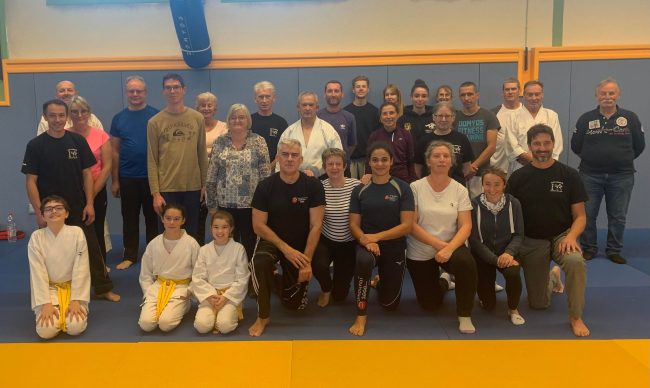 Une trentaine de personnes a suivi le cours de self-défense animé par Emmanuel Coudreuse et Leïla Heurtault, au dojo de Château-du-Loir.