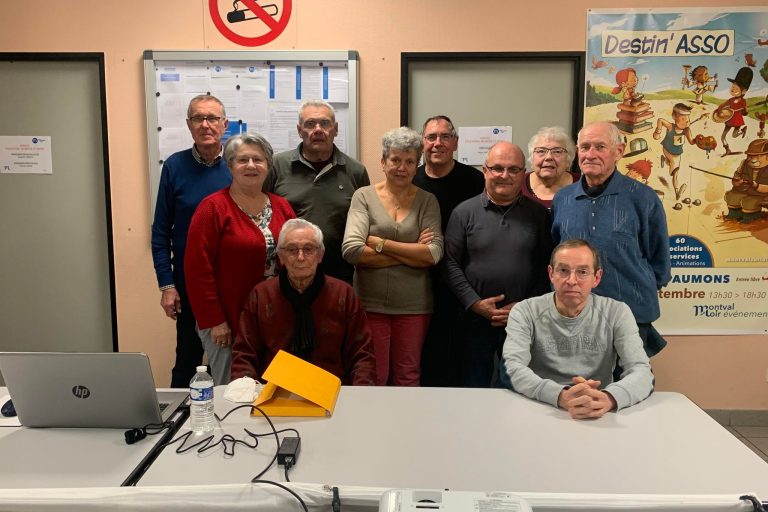 Les bénévoles, lors de l'assemblée générale qui s'est tenue dans la salle Foubert de Montval-sur-Loir.