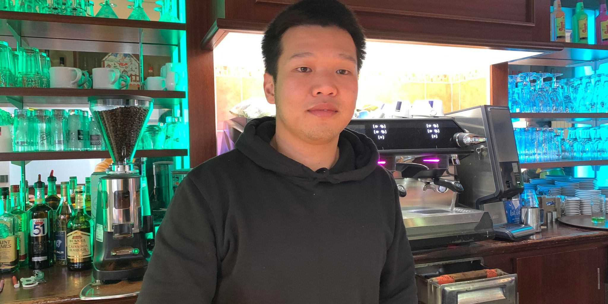 Zhi Chao Wu est le nouveau propriétaire du Globe-Trotteur à Château-du-Loir, dans la Sarthe.